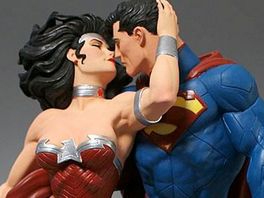 Estatua Superman & W.Woman The Kiss 36 Cm